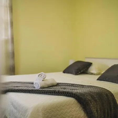 Apartment Center Stylish Apt Darling For 4, Old Town