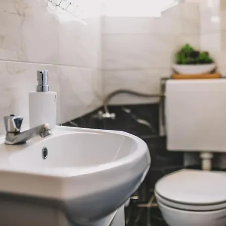 Center Stylish Apt Darling For 4, Old Town Appartement *