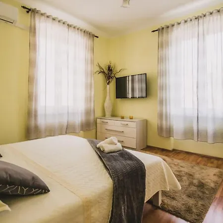 Center Stylish Apt Darling For 4, Old Town アパート